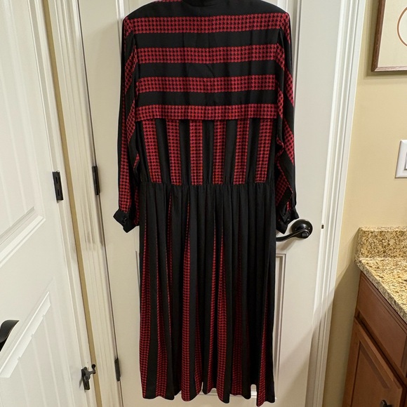 Nipon Boutique Black Red Pleated Silk Dress Vintage Size 12 Measurements - Picture 2 of 11